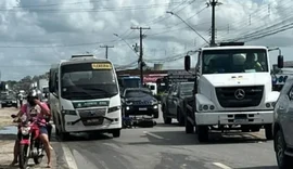 Motociclista morre após ser atropelado por carreta na entrada do Graciliano Ramos