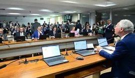 Renan dá drible em Lira e toma dianteira na disputa pela isenção do IR