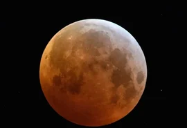 Lua de sangue: eclipse lunar total ocorre neste domingo