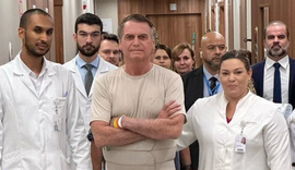 Bolsonaro deixa o hospital após 21 dias internado