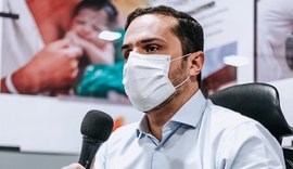 Alexandre Ayres faz pausa na campanha para pedir que crianças sejam vacinas contra paralisia infantil