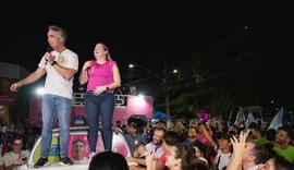Rafael Brito apresenta programa 'Vou de Graça' durante caminhada pelo Clima Bom