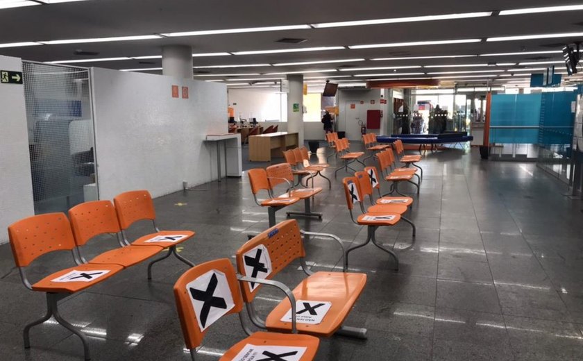 Operação do Procon autua três agências bancárias de Maceió