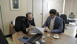 Prefeito Rui Palmeira pede liberação de recursos para Educação