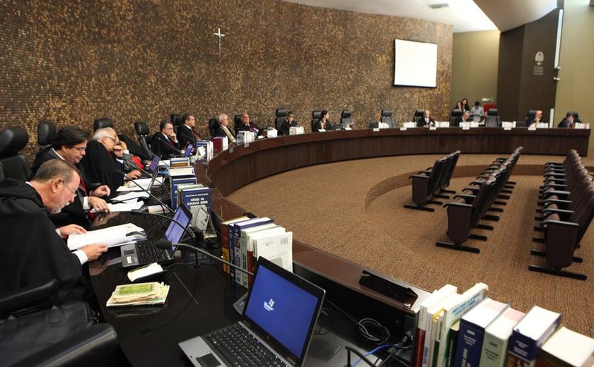 Tribunal de Justiça julga ação de ex-servidores que querem voltar a trabalhar no Estado
