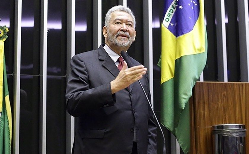 Deputado de AL defende greve geral contra reforma administrativa