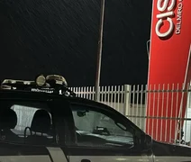 Pai e filho são presos em Delmiro Gouveia por crimes distintos