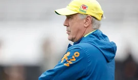Ancelotti inicia treinos na Coreia ainda sem time definido