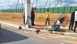 Motociclista sofre traumatismo ao colidir com poste na Cidade Universitária
