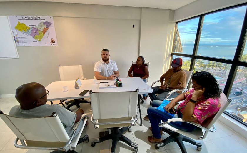 Delegado Thiago Prado debate propostas com associação de carroceiros de Alagoas