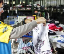 Cooperativa financeira arrecada mais de 4 mil peças para doação em ação social
