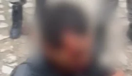 Suspeito de tentativa de homicídio contra mulher é preso após ser espancado pela população
