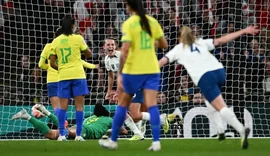 Brasil empata no fim, mas perde a Finalíssima nos pênaltis para a Inglaterra