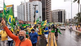 Apoiadores de Bolsonaro em Maceió realizam ato em defesa do voto impresso