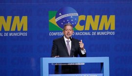 Lira defende 'orçamento secreto' durante evento com prefeitos em Brasília