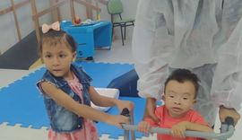 Em Penedo, pais de crianças autistas lutam para manter tratamento gratuito dos filhos