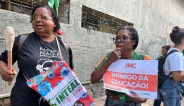 Servidores instalam vigília em frente à Prefeitura de Maceió após 22 dias de greve