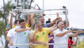 Alfredo Gaspar comanda Caravana pelos bairros de Maceió