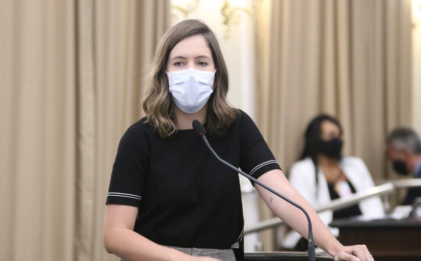 Cibele Moura apresenta projeto de lei sobre isenção tributária do gás de cozinha