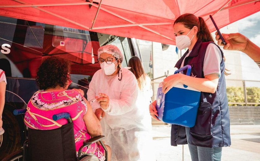 Ônibus da vacina chega à Santa Lúcia neste sábado (12)