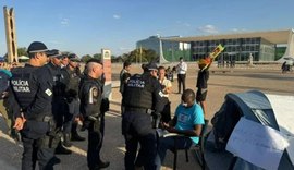 Moraes proíbe acampamentos na Praça dos Três Poderes e em frente a quartéis