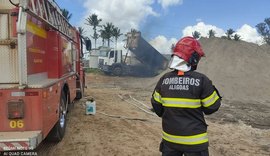 Caminhão colide em poste da rede elétrica e provoca incêndio