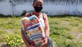 Entrega de cestas básicas em Maceió gera novos tumultos de beneficiários fora do grupo prioritário