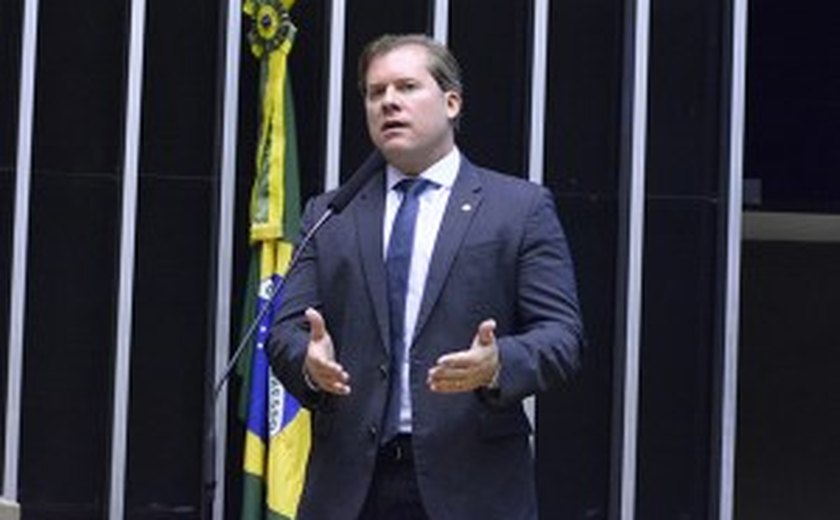 Marx Beltrão cobra da Petrobras redução urgente do preço dos combustíveis