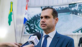 Projeto de Fernando Pereira que garante brinquedos adaptados em praças e parques é aprovado na ALE