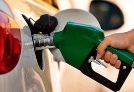 Preço da gasolina comum varia acima dos R$2 reais em Maceió; confira valores