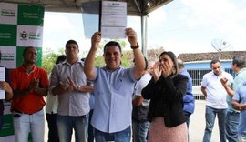 Prefeito Kil assina ordem de serviço para construção de quadra poliesportiva