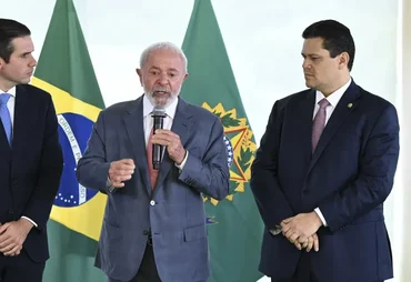 'Congresso inimigo do povo' domina redes em críticas contra parlamentares