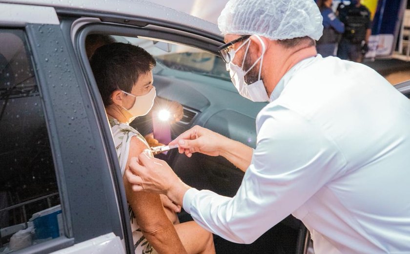 Prefeitura de Maceió antecipa vacinação de pessoas com 55 anos pra hoje (4)