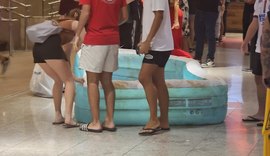 Cinema faz promoção de pipoca e público leva tanquinho, caixa d'água e até piscina inflável