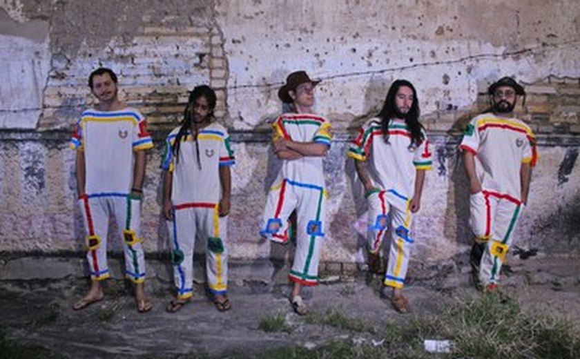 Banda de Arapiraca, Quiçaça, disponibiliza show gratuito no Youtube