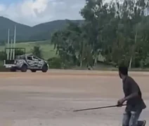 Homem é preso por tráfico de drogas após perseguição e troca de tiros em Estrela de Alagoas