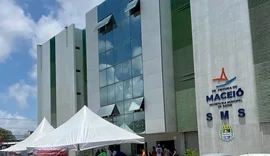 Greve: Agentes de endemias fazem acampamento em frente ao prédio da Secretaria de Saúde em Maceió