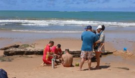 Bombeiros resgatam duas pessoas de afogamento em praia de Maceió