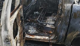 Corpo carbonizado é encontrado em caminhonete incendiada em Marechal Deodoro