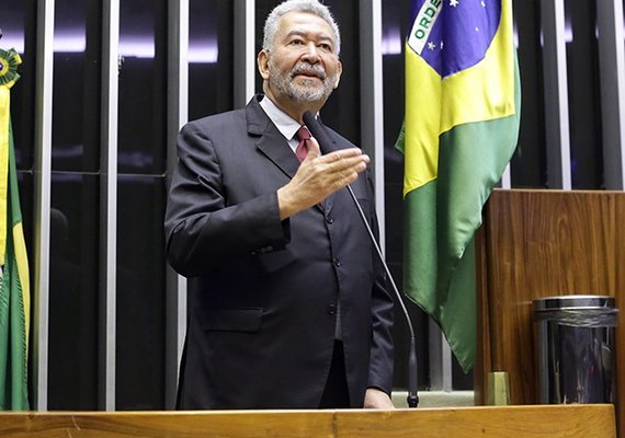 Universidades em Alagoas demonstram apoio a deputado Paulão