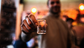 Vigilância Sanitária reforça cuidados na compra de bebidas alcoólicas