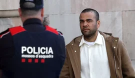 Daniel Alves deu festa em mansão após ser solto: “Até as 5h”, diz TV
