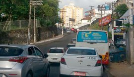 Acidentes na Ladeira Geraldo Melo deixa trânsito congestionado