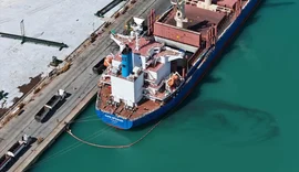 IMA multa empresa por contaminação com petcoque no mar do Porto de Maceió