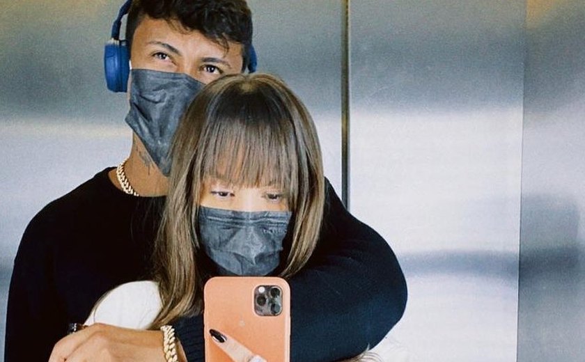 Thaís Braz assume romance com cantor Xamã