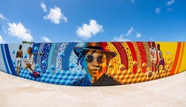 Bairro de Maceió ganha mural em homenagem a Djavan; veja imagens