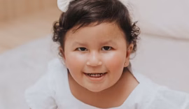 Fome sem fim: síndrome rara afeta menina de 2 anos no Acre