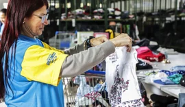 Cooperativa financeira arrecada mais de 4 mil peças para doação em ação social