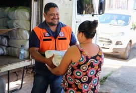 Moradores do Pontal afetados pelas fortes chuvas recebem cestas básicas