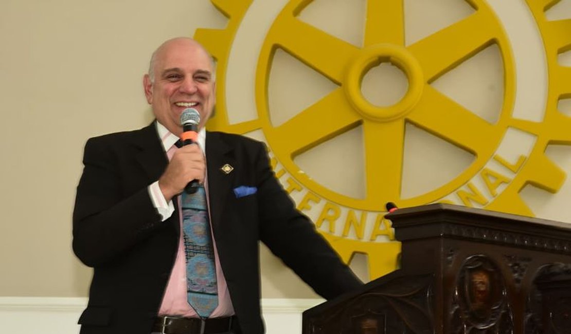 Cesar Romão realiza palestra no Rotary Club São Paulo
